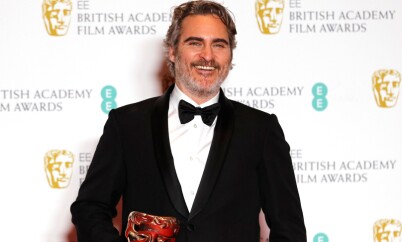 VINNER: Joaquin Phoenix vant en BAFTA-pris for sin innsats i «Joker». Han hadde på seg en dress fra Stella McCartney for anledningen. Foto: NTB Scanpix VINNER: Joaquin Phoenix vant en BAFTA-pris for sin innsats i «Joker». Han hadde på seg en dress fra Stella McCartney for anledningen. Foto: NTB Scanpix